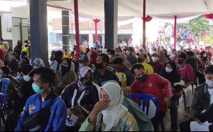 Vaksinasi Tahap 2 di Kecamatan Pakis Diserbu Warga, 1.200 Vaksin Ludes Dalam Sekejap