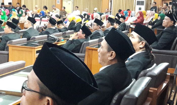 Besok Gelar Penetapan Pimpinan DPRD Gresik, 7 Fraksi Sudah Siapkan Pembagian AKD Besok Gelar Penetapan Pimpinan DPRD Gresik, 7 Fraksi Sudah Siapkan Pembagian AKD