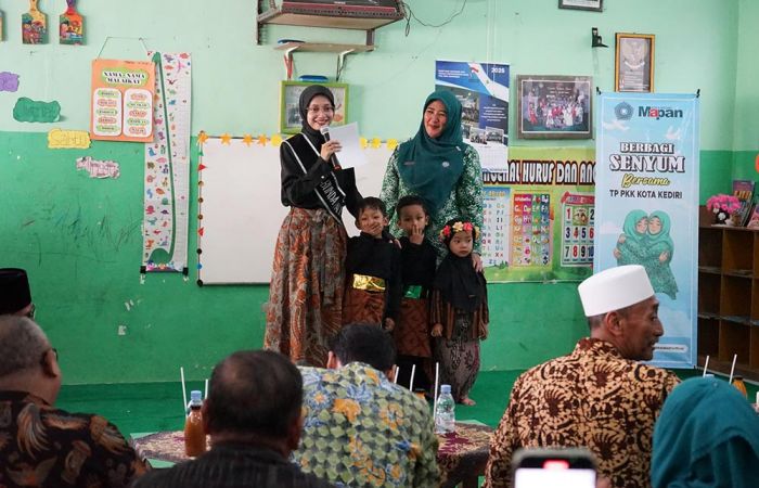 Sambangi PAUD Thoyyiba, Wali Kota Kediri Berbagi Bingkisan dan Alat Permainan Edukasi