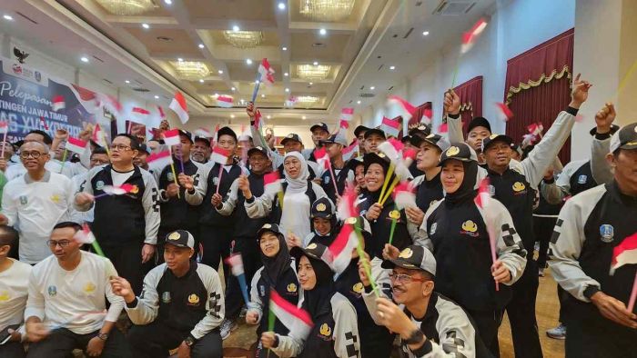 Berangkatkan Kontingan Pornas XVI Korpri, Khofifah: Junjung Tinggi Sportivitas dan Seduluran