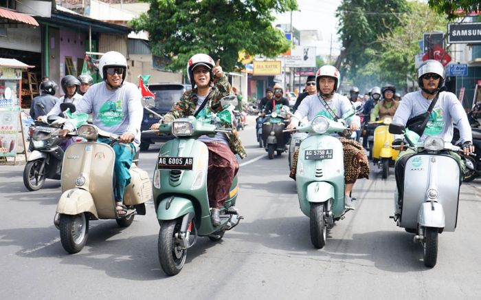 Sambut Satu Abad NU dan Hari Santri Nasional, Wali Kota Kediri Touring ke Makam-Makam Naik Vespa