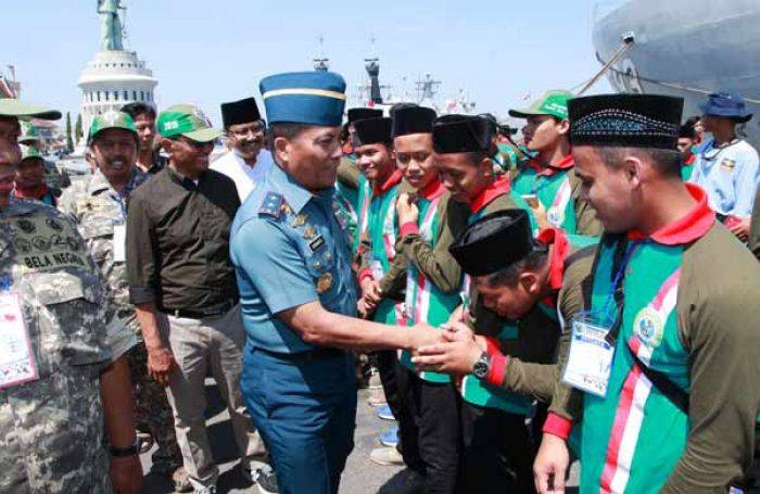 1.000 Santri se-Tanah Air Ikut Pelayaran Bela Negara 1.000 Santri se-Tanah Air Ikut Pelayaran Bela Negara