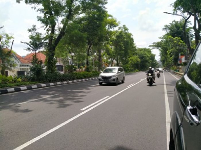 ​Hari Pertama PSBB, Jalan Raya Protokol di Surabaya Lengang