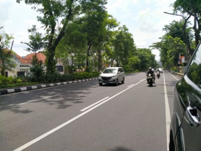 Hari Pertama PSBB, Jalan Raya Protokol di Surabaya Lengang