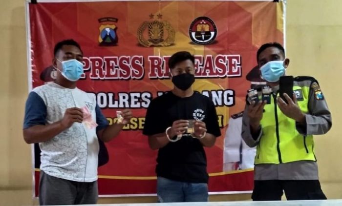 ​Pemuda Pengedar Pil Koplo Diringkus di Areal Persawahan Jombang, Petugas Amankan 70 Butir