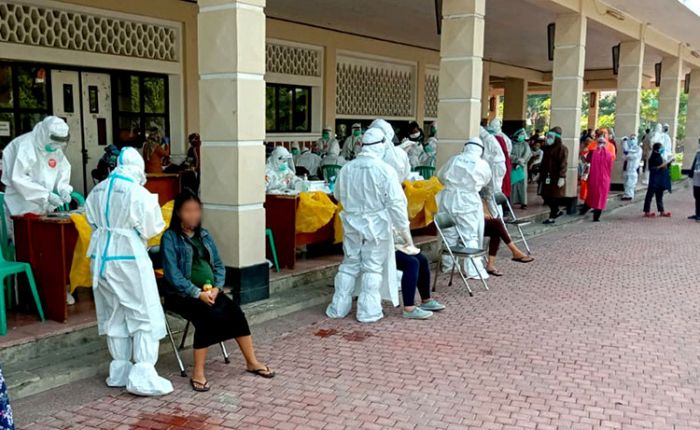 ​Lindungi Keselamatan Ibu dan Bayi, Ratusan Bumil di Surabaya Ikuti Tes Swab Gratis