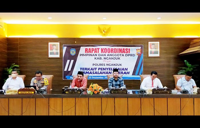 DPRD Rakor Bersama Polres Nganjuk Bahas Soal Penyelesaian Masalah Tanpa Harus Masuk ke Ranah Hukum DPRD Rakor Bersama Polres Nganjuk Bahas Soal Penyelesaian Masalah Tanpa Harus Masuk ke Ranah Hukum