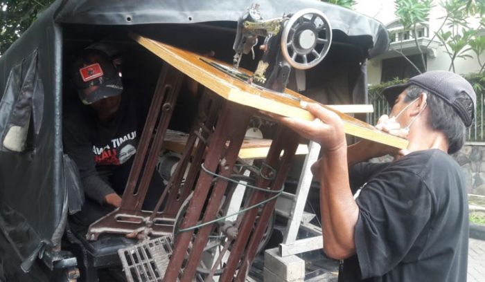 Bantu Alat Pembuatan Masker, DPC Sarinah Gresik Kirim Mesin Jahit Bantu Alat Pembuatan Masker, DPC Sarinah Gresik Kirim Mesin Jahit