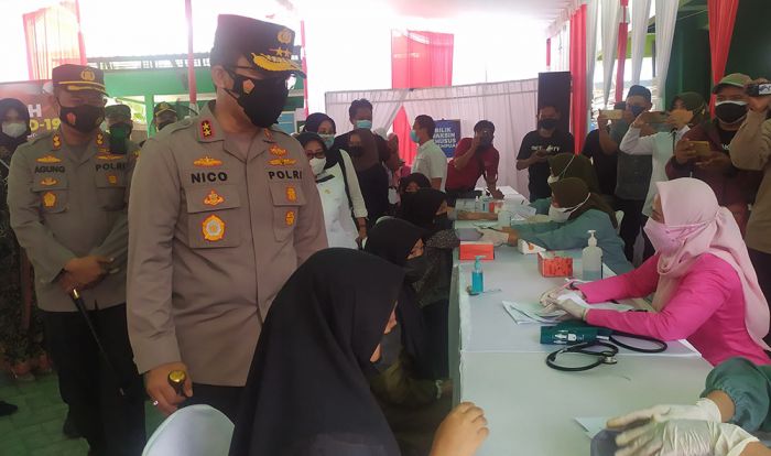 Kapolda Jatim Tinjau Vaksinasi di Pondok Pesantren Mambaul Ma