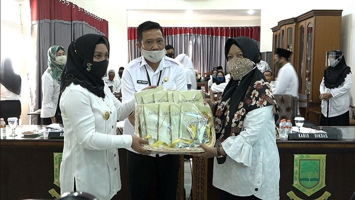 Beri Stimulus Pelajar SD, Ning Ita Kembali Menjadi Guru Daring