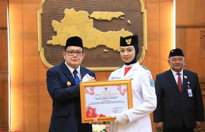 Pj Gubernur Jatim Puji Penampilan Paskibraka di HUT ke-79 RI Pj Gubernur Jatim Puji Penampilan Paskibraka di HUT ke-79 RI