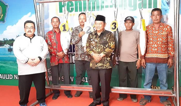 Bandeng 7,66 Kg Sabet Juara Satu Kontes Lelang Bandeng Kawak Sidoarjo Bandeng 7,66 Kg Sabet Juara Satu Kontes Lelang Bandeng Kawak Sidoarjo