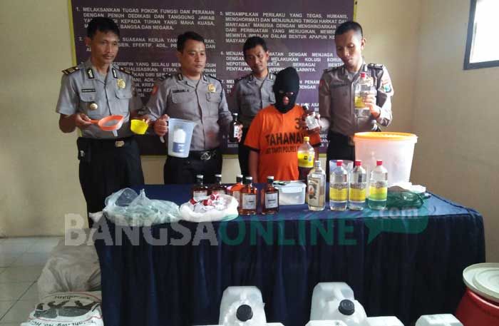 Usaha Miras Oplosan Milik Pasutri Warga Kediri Digerebek Polres Blitar