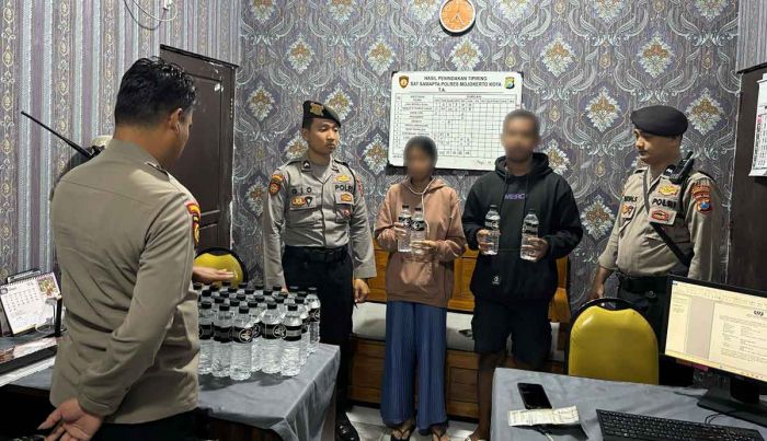 Polisi Ringkus Penjual Miras di Pasar Jetis, 52 Botol Diamankan