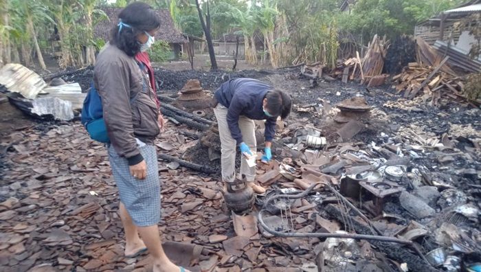 Korsleting, Rumah dan Gudang Juragan Kayu di Ngawi Ludes Terbakar Korsleting, Rumah dan Gudang Juragan Kayu di Ngawi Ludes Terbakar