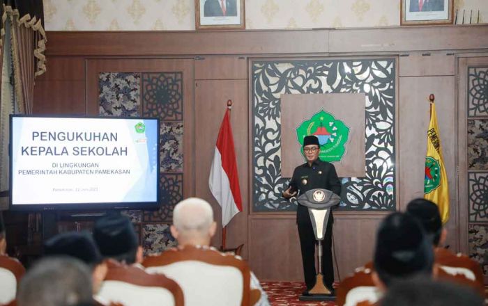 Bupati Pamekasan Lantik 17 Kepala Sekolah Tingkat SD dan SMP Bupati Pamekasan Lantik 17 Kepala Sekolah Tingkat SD dan SMP