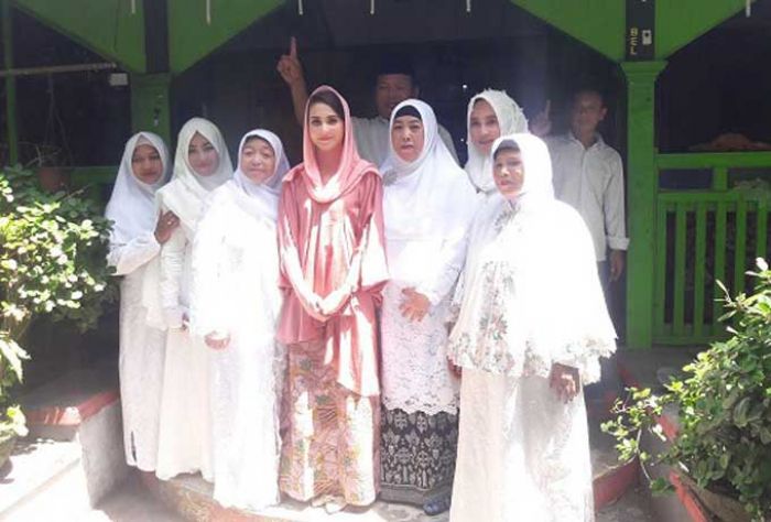 Ke Bojonegoro, Arumi Bachsin Sambangi Ponpes Darul Ulum Ke Bojonegoro, Arumi Bachsin Sambangi Ponpes Darul Ulum