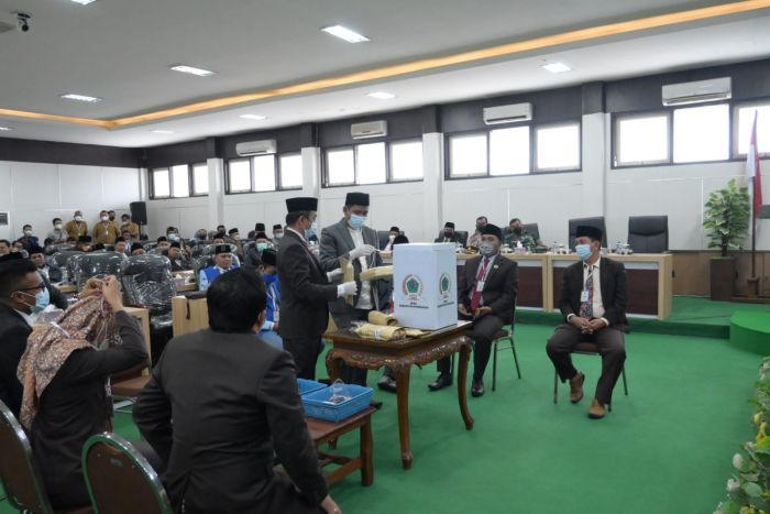 Fattah Jasin Terpilih Sebagai Wakil Bupati Pamekasan Dalam Sidang Paripurna DPRD Fattah Jasin Terpilih Sebagai Wakil Bupati Pamekasan Dalam Sidang Paripurna DPRD