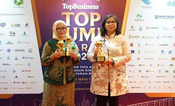 Pj Wali Kota, RSUD Gambiran, dan Perumda BPR Kota Kediri Raih Penghargaan Top BUMD Awards 2024