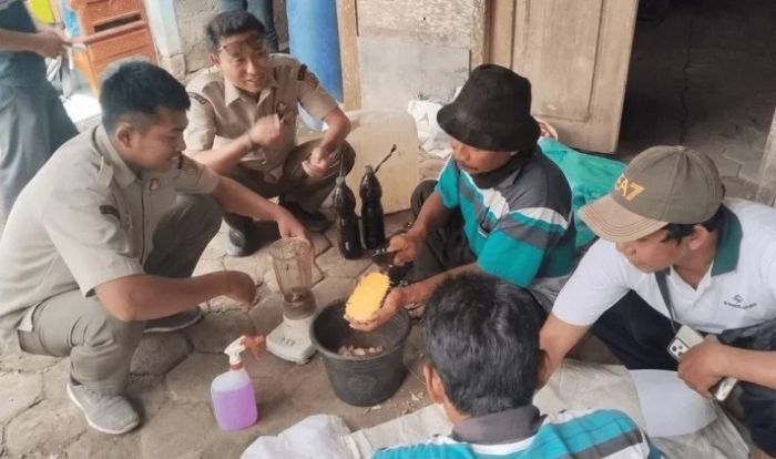 Kelompok Tani di Bojonegoro Olah Jerami Jadi Pupuk Cair Ramah Lingkungan