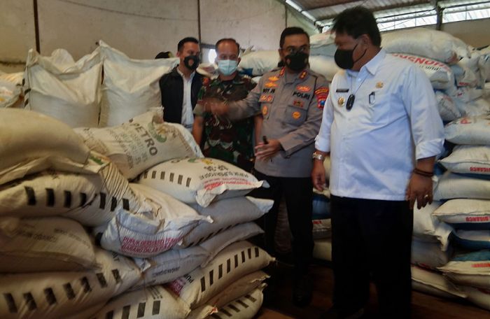 Polres Nganjuk Bongkar Kasus Penimbunan Pupuk Bersubsidi 113 Ton