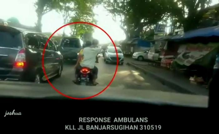 Warga yang Mengganggu Laju Mobil Damkar dan Ambulans Bakal Dilaporkan Polisi Warga yang Mengganggu Laju Mobil Damkar dan Ambulans Bakal Dilaporkan Polisi