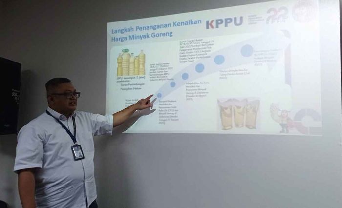 Masuk Fase Tanggapan Terlapor, KPPU Surabaya Gelar Sidang Perkara Minyak Goreng Masuk Fase Tanggapan Terlapor, KPPU Surabaya Gelar Sidang Perkara Minyak Goreng