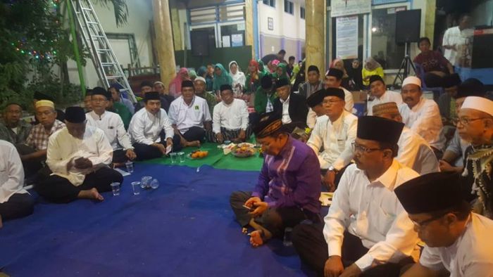 Kiai Asep Saifuddin Chalim Dikira Punya Tuyul dan Percetakan Uang Palsu Kiai Asep Saifuddin Chalim Dikira Punya Tuyul dan Percetakan Uang Palsu