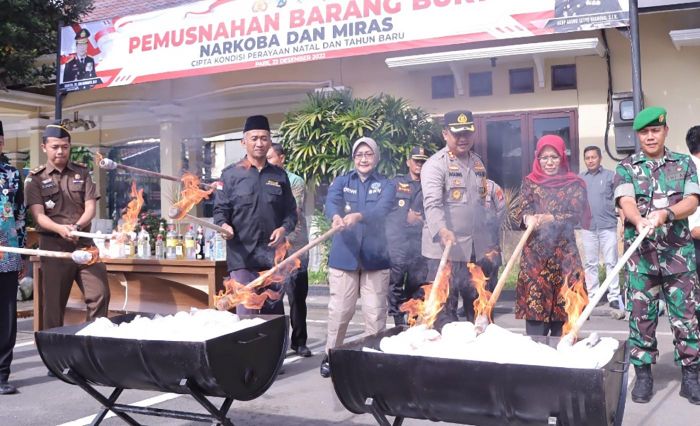 Polres Kediri Musnahkan Ratusan Ribu Pil Dobel L