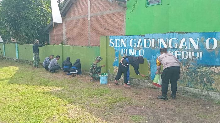 Sambut Ramadhan 2026, Satgas TMMD Kediri Bersihkan Sekolah dan Masjid