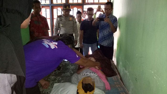 Ayah Perbaiki Antena Parabola, Pelajar di Semanding Meregang Nyawa Kesetrum Ayah Perbaiki Antena Parabola, Pelajar di Semanding Meregang Nyawa Kesetrum