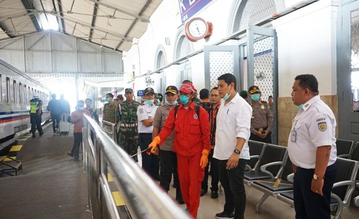 ​Cegah Masuknya Covid-19, Wali Kota Kediri Sidak Stasiun KA dan Terminal Bus