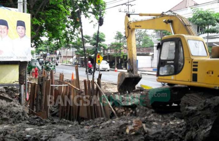 Rekanan di Gresik Ramai-ramai Tagih Janji Pembayaran Proyek di APBD 2016 Rekanan di Gresik Ramai-ramai Tagih Janji Pembayaran Proyek di APBD 2016