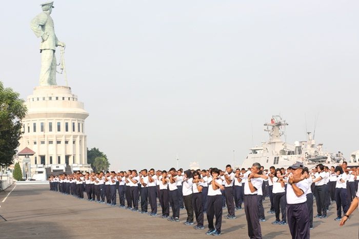 Jaga Kesehatan, Kasarmatim Pimpin Olahraga Prajurit dan ASN Koarmatim