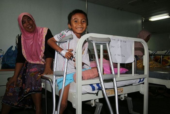 Lulu Nizam, Bocah Korban Gempa Lombok yang Kembali Tersenyum Lulu Nizam, Bocah Korban Gempa Lombok yang Kembali Tersenyum