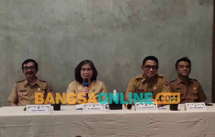 Zanariah Ajak Awak Media Sebarkan Informasi dan Jadwal Rangkaian Hari Jadi Kota Kediri ke-1145 Zanariah Ajak Awak Media Sebarkan Informasi dan Jadwal Rangkaian Hari Jadi Kota Kediri ke-1145