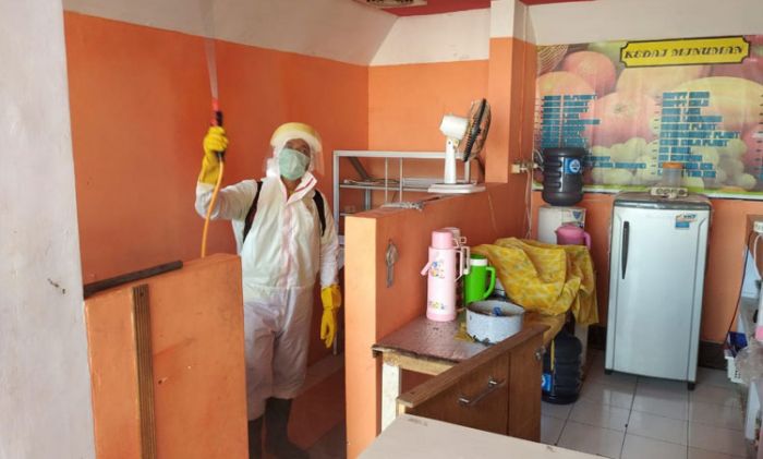 Dua Organisasi Profesi Wartawan di Jember Semprot Disinfektan, Bentuk Kampanye Lawan Covid-19 Dua Organisasi Profesi Wartawan di Jember Semprot Disinfektan, Bentuk Kampanye Lawan Covid-19