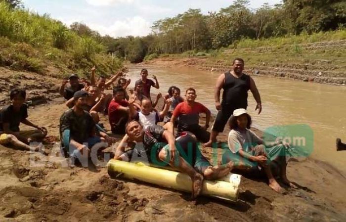 Korban Tenggelam Sungai Bagong Belum Ditemukan, Warga Terus Bantu Proses Pencarian Korban Tenggelam Sungai Bagong Belum Ditemukan, Warga Terus Bantu Proses Pencarian