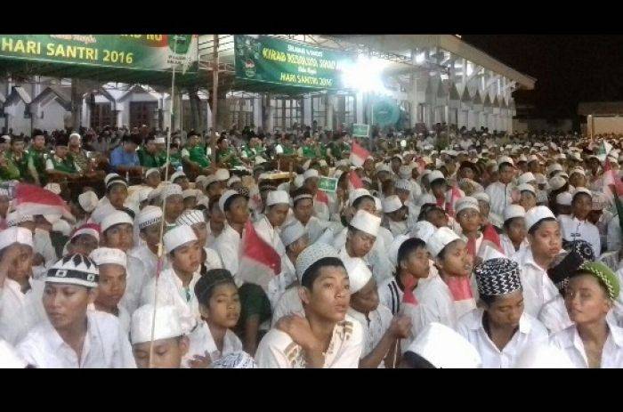 Sambut Kirab Resolusi Jihad, Kiai Kholil As Sambut Kirab Resolusi Jihad, Kiai Kholil As