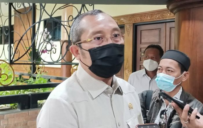 Pimpinan DPRD Jatim Yakin 100 Persen Tak Ada Niatan Gubernur Khofifah Gelar Pesta Ultah Pimpinan DPRD Jatim Yakin 100 Persen Tak Ada Niatan Gubernur Khofifah Gelar Pesta Ultah