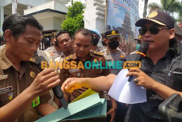 Kejari Sampang Sebut Dugaan Penyelewengan Bansos di Gunung Rancak Rugikan Negara Ratusan Juta Kejari Sampang Sebut Dugaan Penyelewengan Bansos di Gunung Rancak Rugikan Negara Ratusan Juta