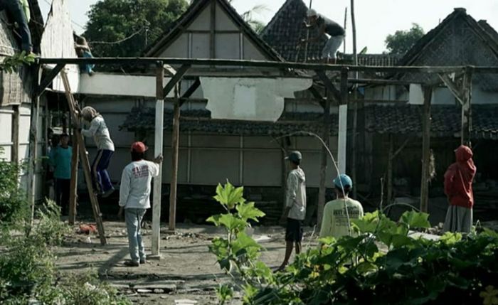 Peduli Umat, Warga Thoriqoh Shidiqiyah Bangun Rumah Layak Huni Peduli Umat, Warga Thoriqoh Shidiqiyah Bangun Rumah Layak Huni