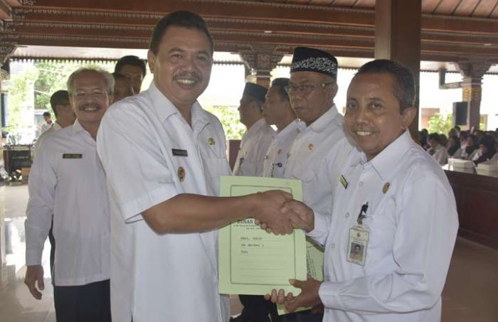 320 Kepala Sekolah SD Terima SK Bupati Mojokerto 320 Kepala Sekolah SD Terima SK Bupati Mojokerto