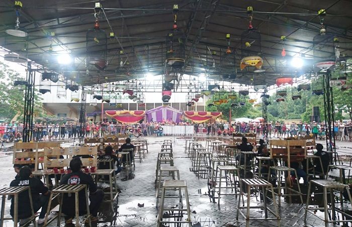 2.500 Peserta Ramaikan Lomba Burung Berkicau di GOR Sidoarjo 2.500 Peserta Ramaikan Lomba Burung Berkicau di GOR Sidoarjo