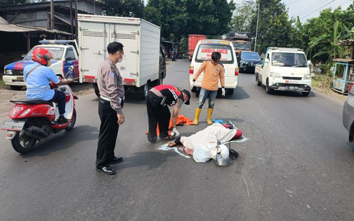 Hendak Nyalip, Pemuda Mojokerto Tewas Tertabrak Mobil di Jalan Raya Singkalan Hendak Nyalip, Pemuda Mojokerto Tewas Tertabrak Mobil di Jalan Raya Singkalan