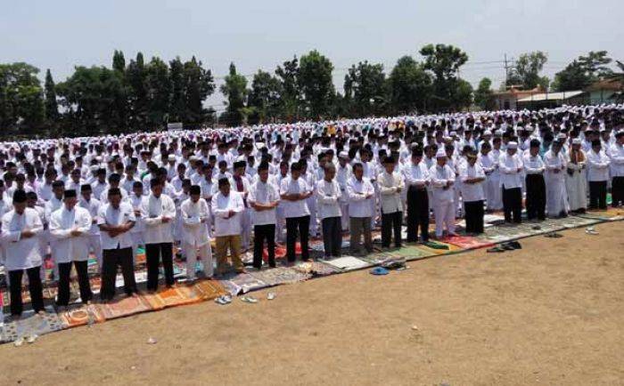 Minta Hujan, Ribuan Warga di Bojonegoro Kompak Gelar Salat Istisqa Minta Hujan, Ribuan Warga di Bojonegoro Kompak Gelar Salat Istisqa