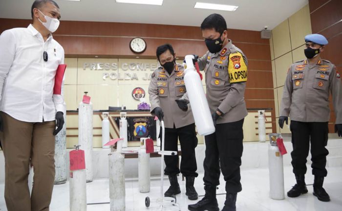 Praktik Penjualan Tabung Oksigen Lebihi HET di Sidoarjo Dibongkar Polisi, Tiga Orang Ditangkap Praktik Penjualan Tabung Oksigen Lebihi HET di Sidoarjo Dibongkar Polisi, Tiga Orang Ditangkap