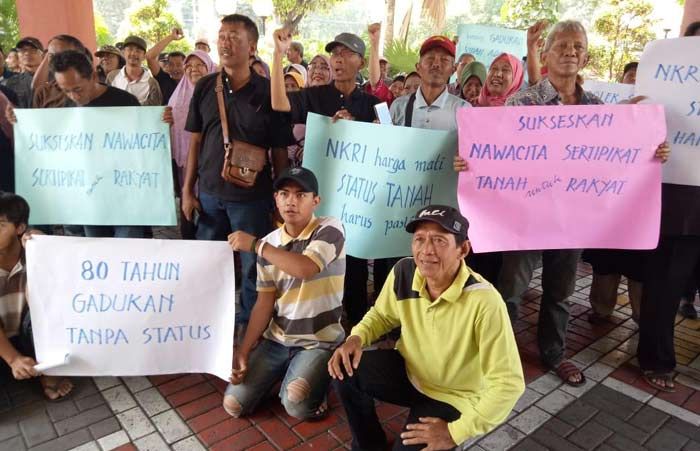 Tuntut Sertifikat Tanah, Ratusan Warga Gadukan Utara Geruduk Dewan Tuntut Sertifikat Tanah, Ratusan Warga Gadukan Utara Geruduk Dewan