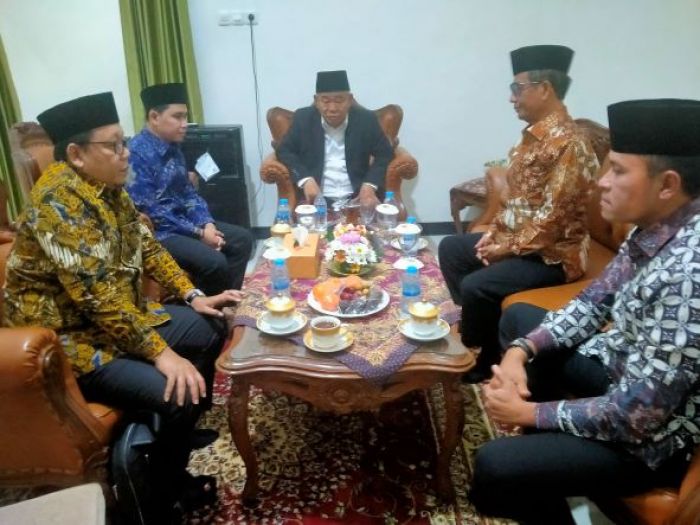 Menko Polhukam Bangga Jadi Santri, Mahfud MD: Banyak Lulusan Pesantren Jadi Pemimpin Nasional Menko Polhukam Bangga Jadi Santri, Mahfud MD: Banyak Lulusan Pesantren Jadi Pemimpin Nasional