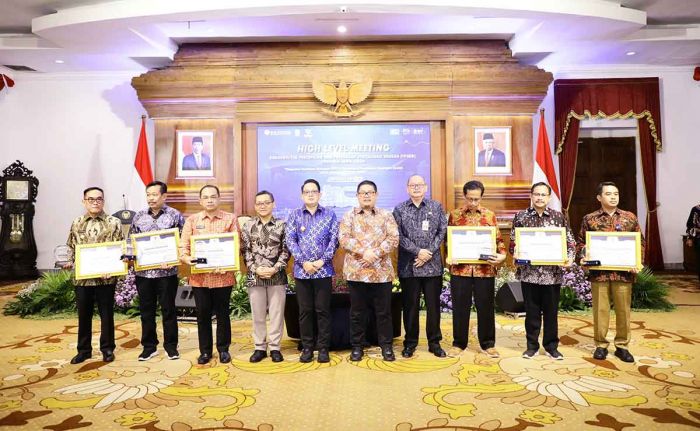 Pj Gubernur Jatim Minta Pemda Kembangkan Inovasi Transformasi Digital Lewat 5 M Pj Gubernur Jatim Minta Pemda Kembangkan Inovasi Transformasi Digital Lewat 5 M